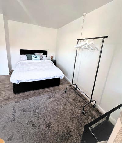 Large bedroom in 2-bed house share Main Photo