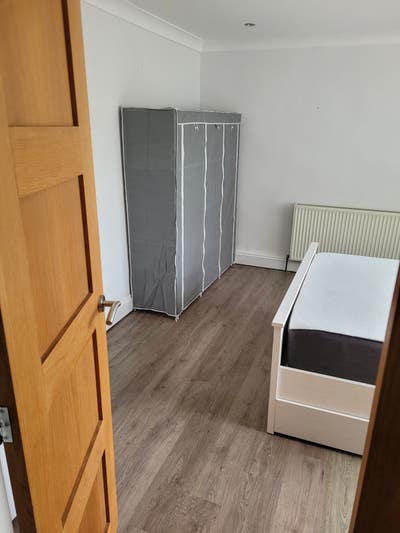 Family home with 1 pet dog Main Photo