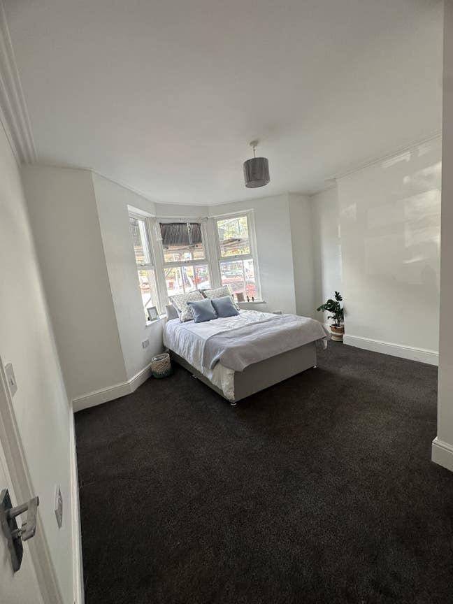Double en-suite rooms available now Main Photo