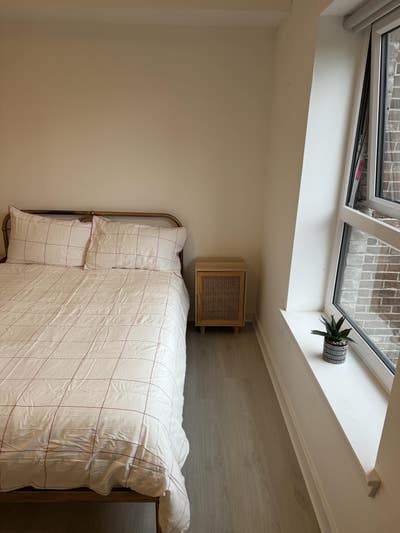 Ensuite Double Bedroom - Shawlands  Main Photo