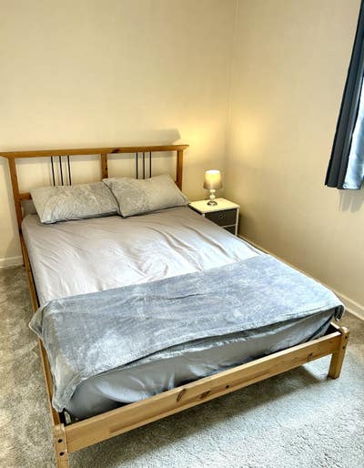 Double bedroom in a two bedrooms flat Main Photo