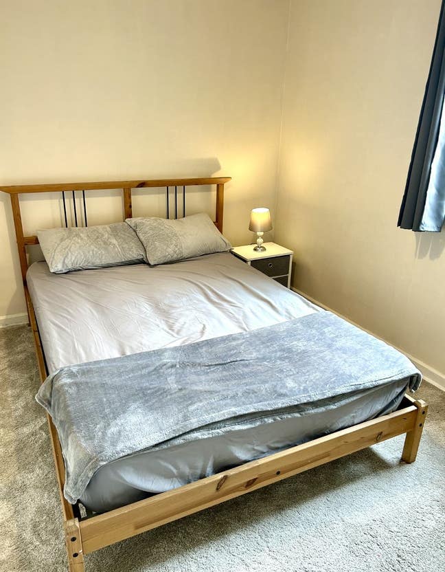 Double bedroom in a two bedrooms flat Main Photo