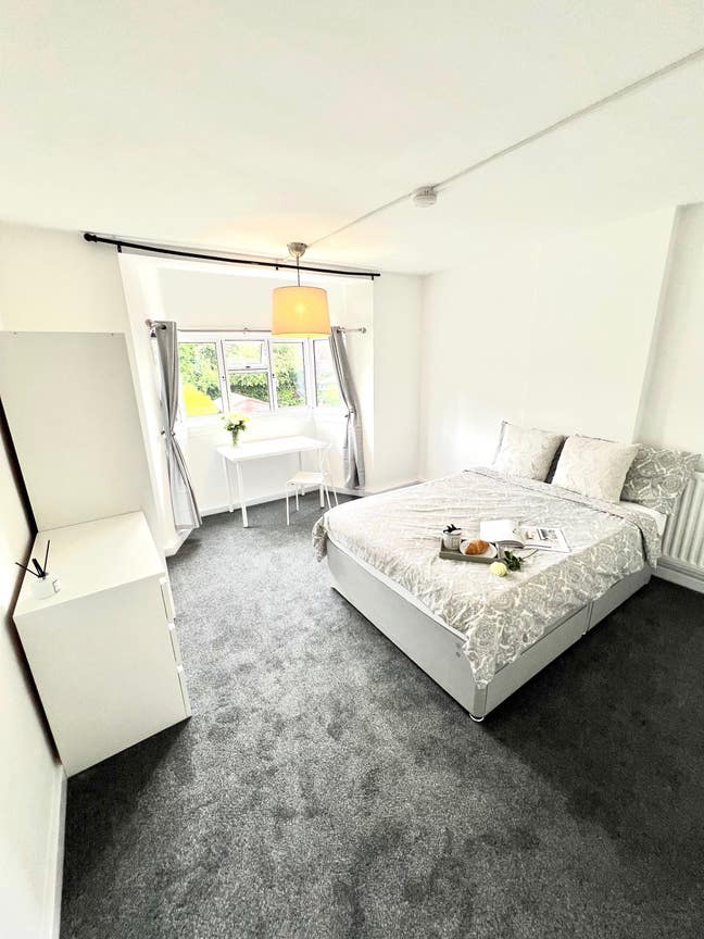 Freshly Renovated Rooms in Donnington Main Photo