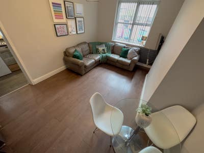 6 Bedroom House Share -  Sheil Road  Main Photo