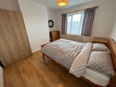 Double room, 7min walk to Greenford Tube Station Main Photo