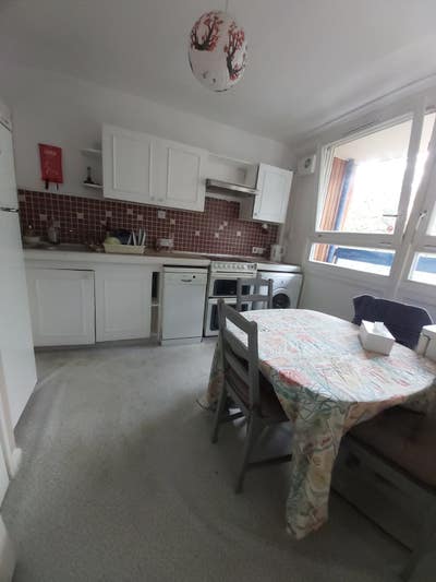 Large Flat * 4 Beds * OVAL Tube Zone 1/2 Main Photo