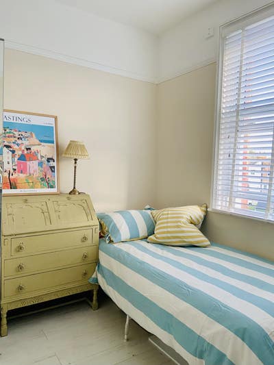  Sunny single room and nearby  Beach Hut    Main Photo