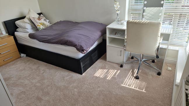 Double Room walking distance Basildon Hospital  Main Photo