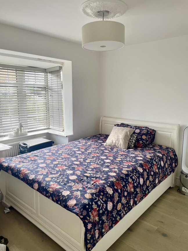 Double Bedroom 1  Main Photo