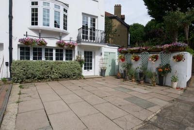 Superb Exclusive Flat In House  Main Photo