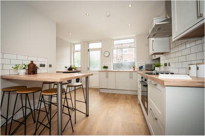 Spacious Luxury Rooms in Burley  Main Photo