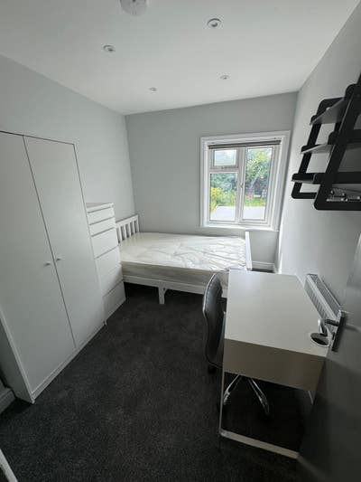 Double room with ensuite incl bills Main Photo