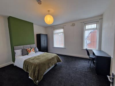 ✨3- Double Affordable Rooms in Salford ✨ Main Photo