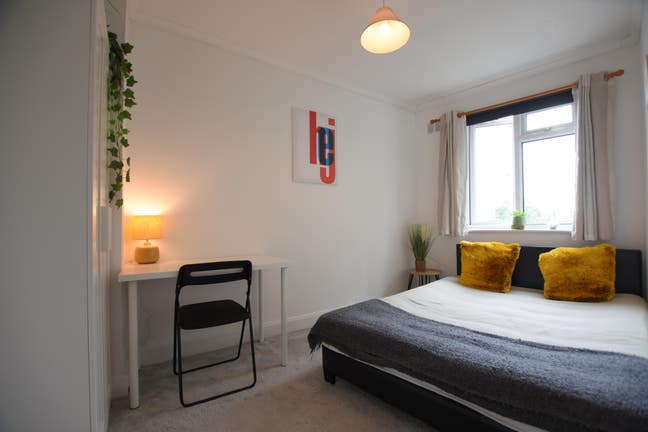 *** Double Room - 1 mins from tube station *** Main Photo