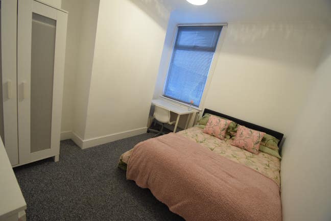 Room Available - Excellent Location Main Photo