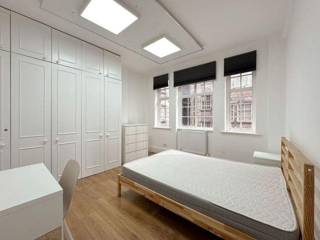  Modern Double Room on Kensington High St Main Photo