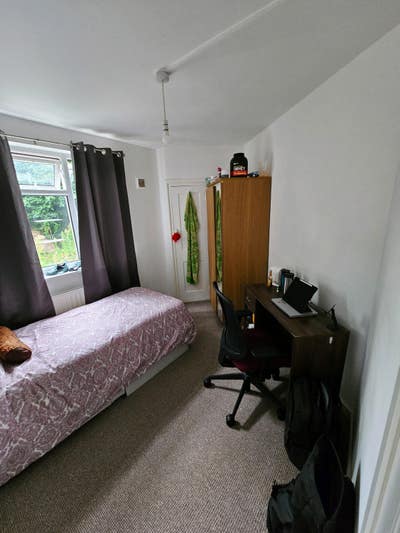 Cozy Single Room Furnished (Surrey Quays) Main Photo