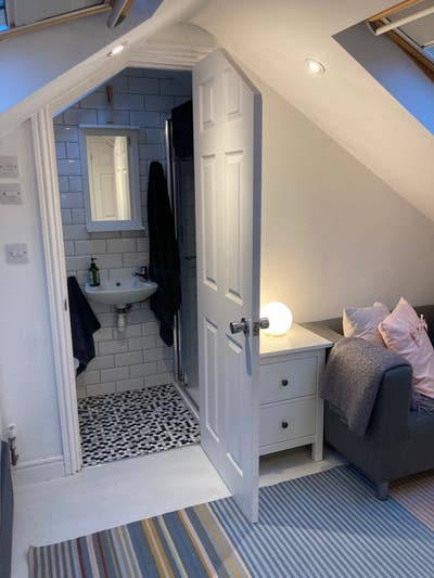    Bright   double   ensuite  room.  Female preferred Main Photo