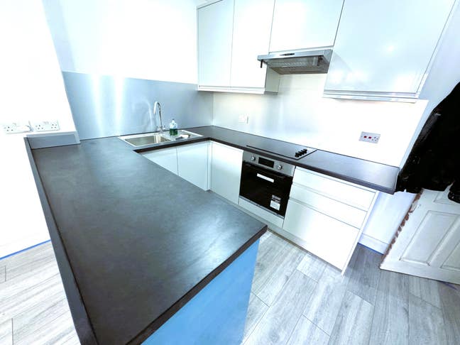 3 Bed House, 2 Bathrooms &pound;2200 Pcm Main Photo