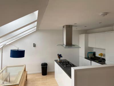 Room available in top floor 3 bedroom duplex  Main Photo