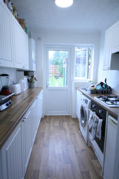 Pristine Ensuite - Available Now Main Photo
