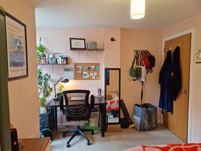 Double Room in a Quiet Block (All Bills Included) Main Photo