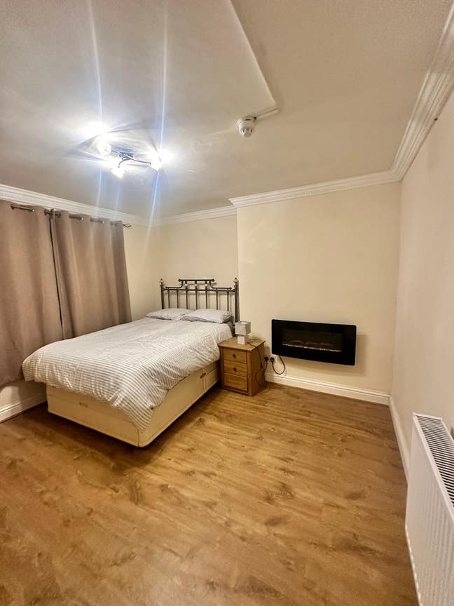 Spacious Double Rooms Available for Rent Main Photo