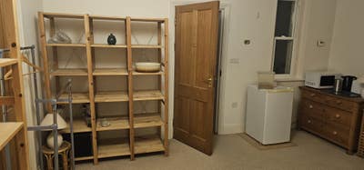 En suite room in large spacious house Main Photo