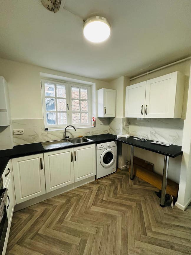 Newly Refurbished 3 bed Flat Available!!! Main Photo