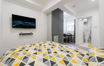 Bright and fabulous throughout, double en suite Main Photo