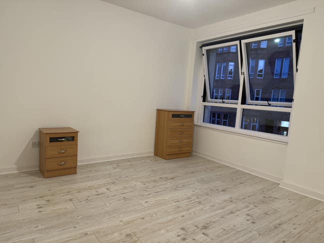 Room for rent in Shawlands.  Main Photo
