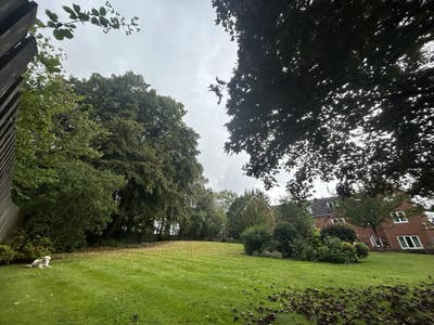 Super king size en suite room + off road parking, Main Photo