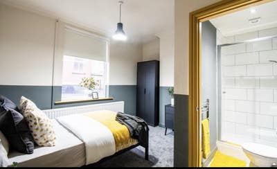 Stunning 5-Bedroom All-En-Suite HMO in Rochdale  Main Photo