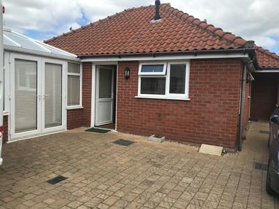 10 years old bungalow Main Photo