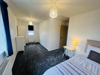 Top floor of house (bills included in price) Main Photo