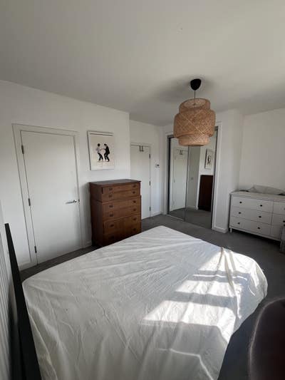 2 Double Rooms Available near Elizabeth Line Main Photo