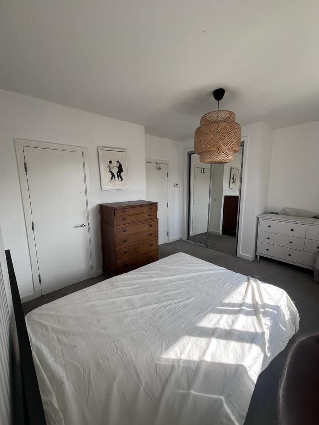 2 Double Rooms Available near Elizabeth Line Main Photo