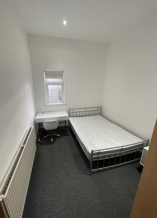 Spacious Double Room Great Location All bills incl Main Photo