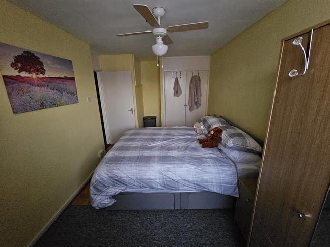 Large double room in zone 1 Main Photo