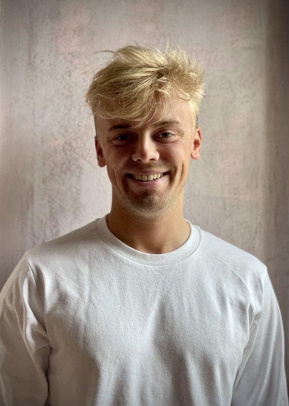 Room in West London (or buddy-up) Main Photo