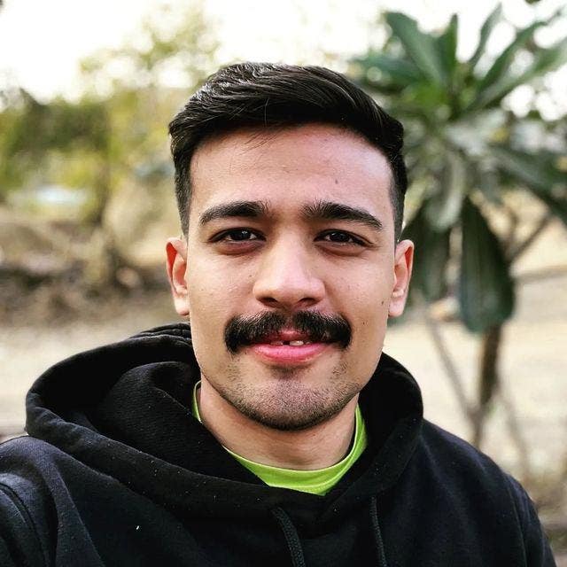 I am a professional male aged 29. I am lookin... Main Photo