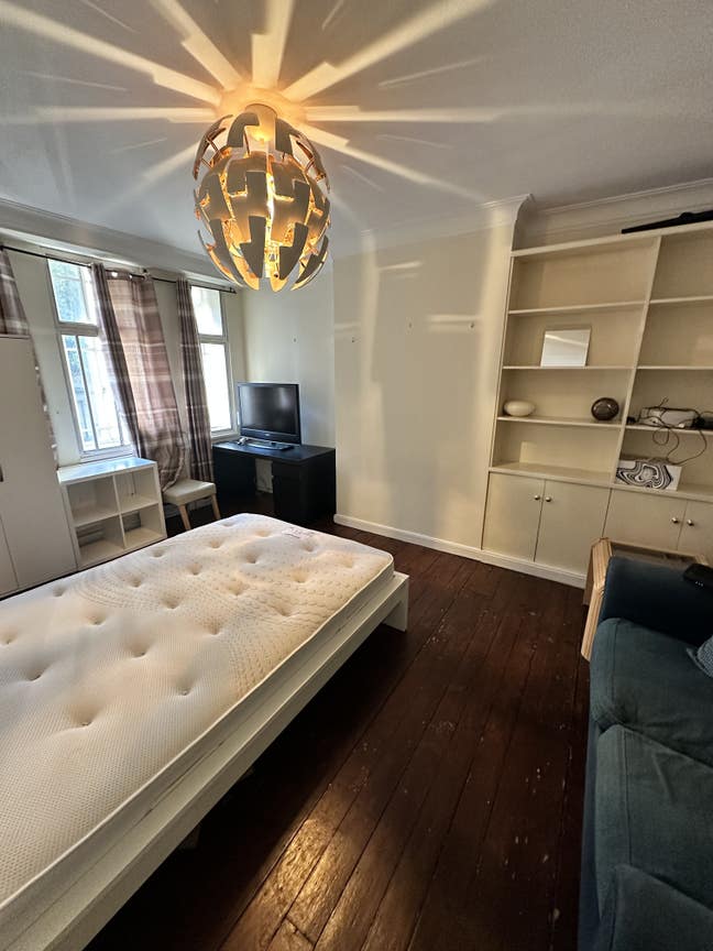 Large room to rent in Kensington available now  Main Photo