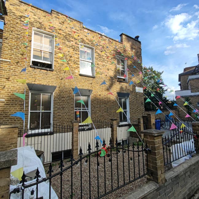 Double Room. 5 Bed House on Park. House Dog. Main Photo
