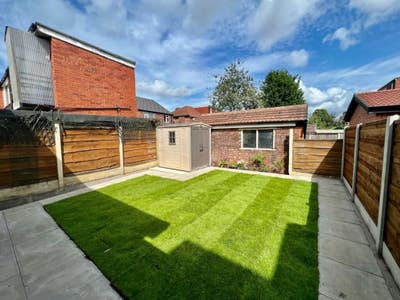 Professional Executive Rooms in Chorlton Main Photo