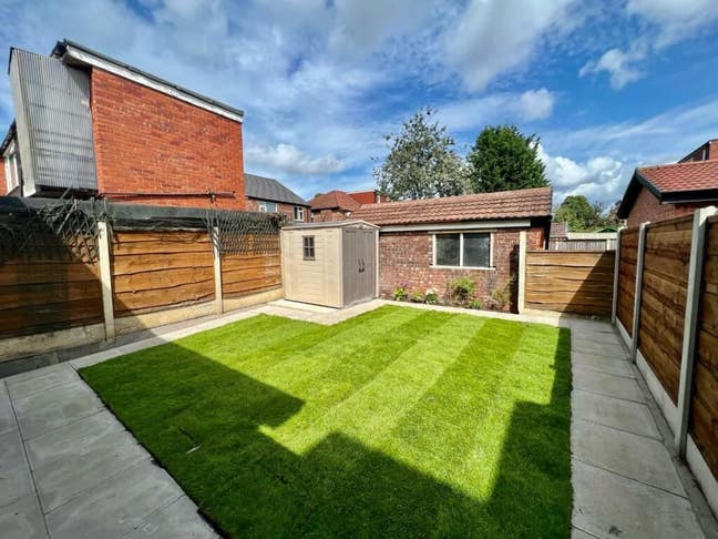 Professional Executive Rooms in Chorlton Main Photo