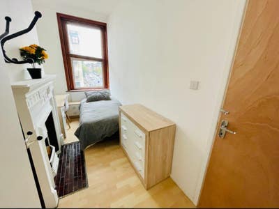 Delightful room in Cricklewood Main Photo