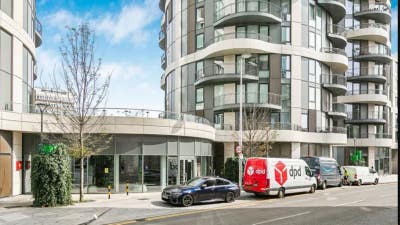 Spacious and impeccably maintained double room Main Photo