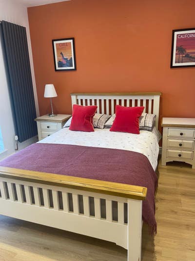 En-suite double room  Main Photo