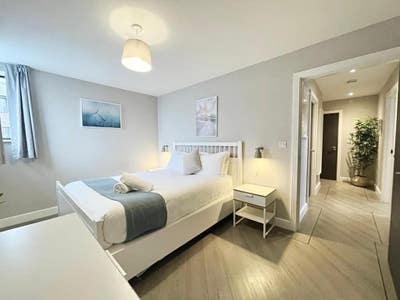 Modern apartment by Poole Quay Main Photo