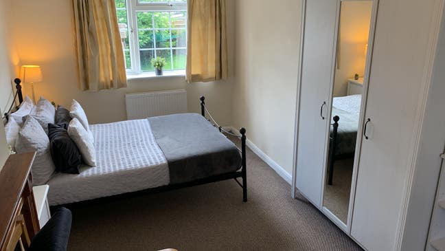Available Vacant Rooms Now- Near Surrey Hospital Main Photo